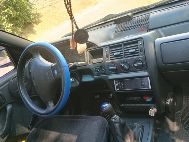 Синий Форд Эскорт, объемом двигателя 1.4 л и пробегом 76 тыс. км за 3000 $, фото 8 на Automoto.ua