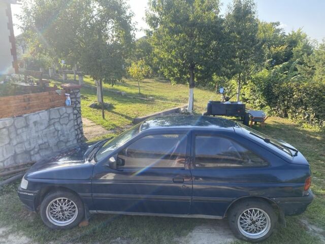 Синий Форд Эскорт, объемом двигателя 1.4 л и пробегом 250 тыс. км за 1300 $, фото 5 на Automoto.ua