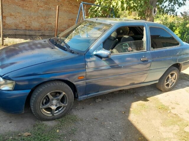 Синий Форд Эскорт, объемом двигателя 1.6 л и пробегом 1000 тыс. км за 671 $, фото 1 на Automoto.ua