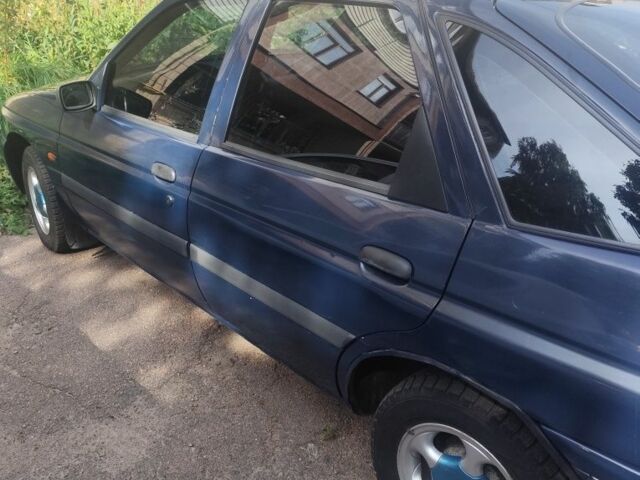 Синій Форд Ескорт, об'ємом двигуна 1.3 л та пробігом 180 тис. км за 750 $, фото 1 на Automoto.ua