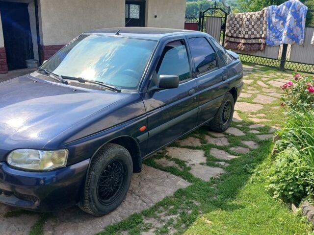 Синий Форд Эскорт, объемом двигателя 1.6 л и пробегом 250 тыс. км за 900 $, фото 1 на Automoto.ua