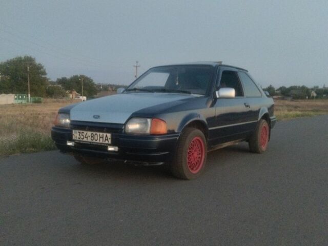 Синий Форд Эскорт, объемом двигателя 2 л и пробегом 1 тыс. км за 1551 $, фото 6 на Automoto.ua