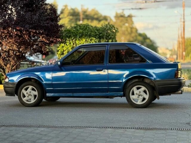 Синий Форд Эскорт, объемом двигателя 1.3 л и пробегом 300 тыс. км за 799 $, фото 1 на Automoto.ua