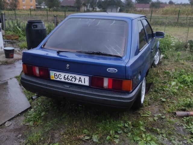 Синий Форд Эскорт, объемом двигателя 0 л и пробегом 124 тыс. км за 750 $, фото 2 на Automoto.ua