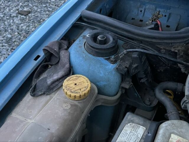 Синий Форд Эскорт, объемом двигателя 1.4 л и пробегом 136 тыс. км за 400 $, фото 9 на Automoto.ua