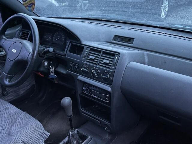 Синий Форд Эскорт, объемом двигателя 1.4 л и пробегом 136 тыс. км за 400 $, фото 7 на Automoto.ua