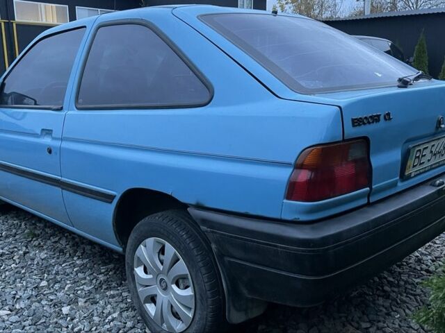 Синий Форд Эскорт, объемом двигателя 1.4 л и пробегом 136 тыс. км за 400 $, фото 4 на Automoto.ua