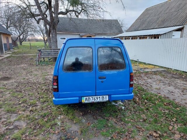 Синий Форд Эскорт, объемом двигателя 1.4 л и пробегом 256 тыс. км за 550 $, фото 2 на Automoto.ua