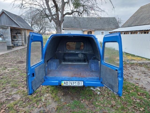 Синий Форд Эскорт, объемом двигателя 1.4 л и пробегом 256 тыс. км за 550 $, фото 3 на Automoto.ua