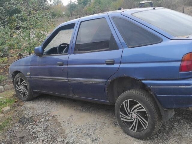 Синій Форд Ескорт, об'ємом двигуна 1.8 л та пробігом 333 тис. км за 408 $, фото 2 на Automoto.ua