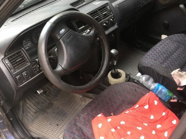 Синий Форд Эскорт, объемом двигателя 1.4 л и пробегом 150 тыс. км за 1250 $, фото 5 на Automoto.ua