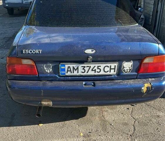 Синий Форд Эскорт, объемом двигателя 1.8 л и пробегом 256 тыс. км за 700 $, фото 3 на Automoto.ua