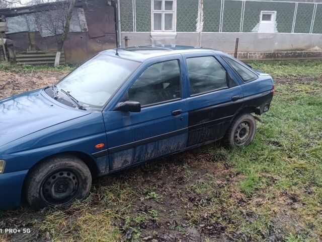 Синий Форд Эскорт, объемом двигателя 1.4 л и пробегом 150 тыс. км за 355 $, фото 2 на Automoto.ua