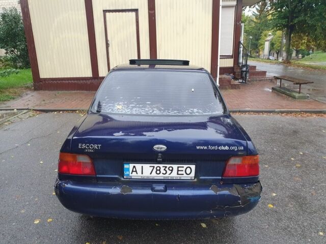 Синій Форд Ескорт, об'ємом двигуна 1.4 л та пробігом 300 тис. км за 499 $, фото 1 на Automoto.ua