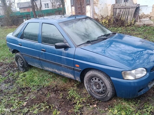 Синий Форд Эскорт, объемом двигателя 1.4 л и пробегом 150 тыс. км за 355 $, фото 1 на Automoto.ua