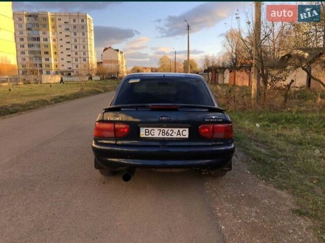 Синий Форд Эскорт, объемом двигателя 1.4 л и пробегом 62 тыс. км за 2000 $, фото 2 на Automoto.ua