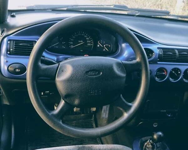 Синий Форд Эскорт, объемом двигателя 1.4 л и пробегом 62 тыс. км за 2000 $, фото 1 на Automoto.ua