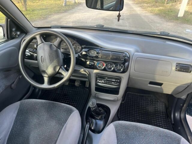 Синий Форд Эскорт, объемом двигателя 1.6 л и пробегом 115 тыс. км за 1300 $, фото 4 на Automoto.ua