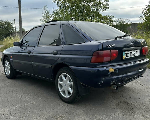 Синий Форд Эскорт, объемом двигателя 1.6 л и пробегом 62 тыс. км за 1500 $, фото 4 на Automoto.ua