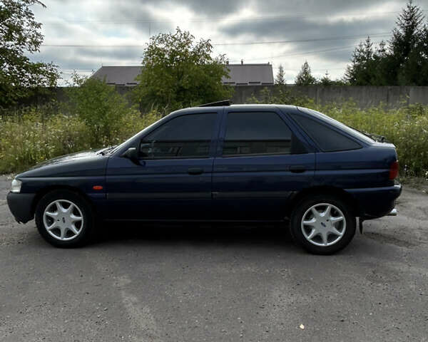 Синий Форд Эскорт, объемом двигателя 1.6 л и пробегом 62 тыс. км за 1500 $, фото 3 на Automoto.ua