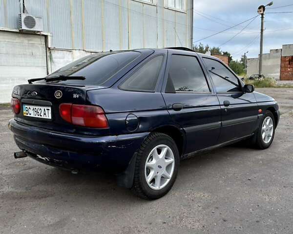 Синий Форд Эскорт, объемом двигателя 1.6 л и пробегом 62 тыс. км за 1500 $, фото 5 на Automoto.ua