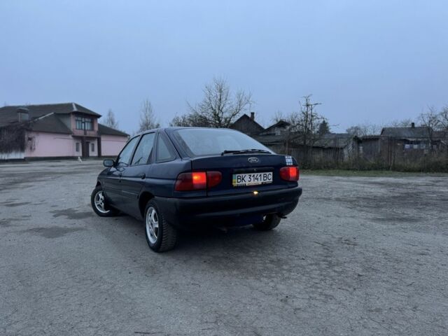Синій Форд Ескорт, об'ємом двигуна 1.3 л та пробігом 250 тис. км за 890 $, фото 3 на Automoto.ua
