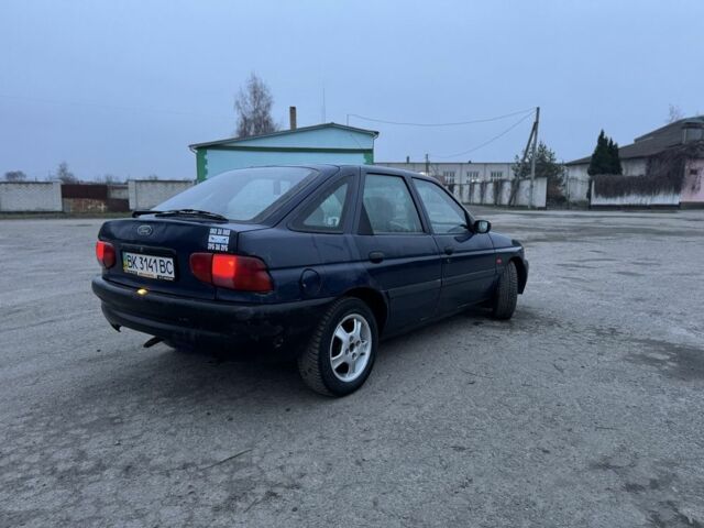 Синій Форд Ескорт, об'ємом двигуна 1.3 л та пробігом 250 тис. км за 890 $, фото 5 на Automoto.ua