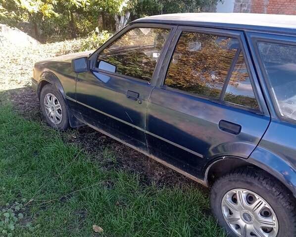 Синий Форд Эскорт, объемом двигателя 1.3 л и пробегом 200 тыс. км за 650 $, фото 2 на Automoto.ua