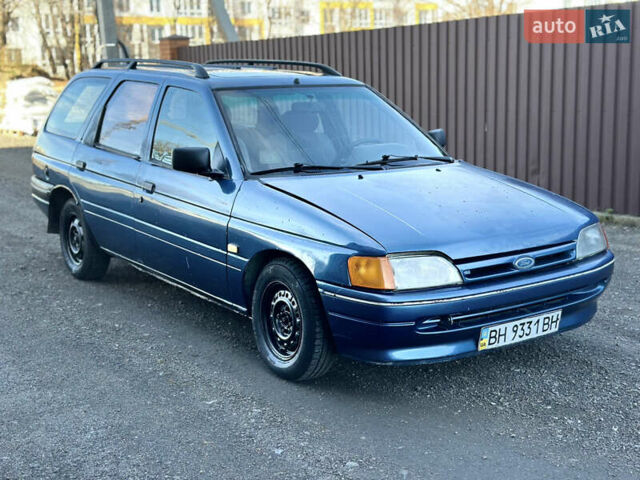 Синий Форд Эскорт, объемом двигателя 1.6 л и пробегом 330 тыс. км за 1099 $, фото 2 на Automoto.ua