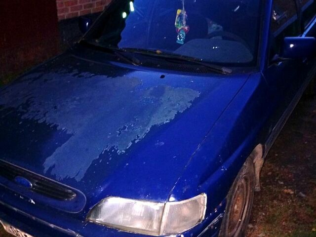 Синий Форд Эскорт, объемом двигателя 1.8 л и пробегом 0 тыс. км за 450 $, фото 2 на Automoto.ua