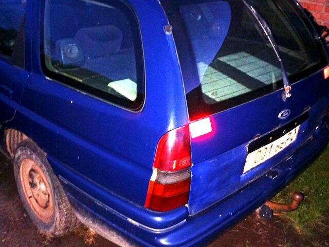 Синий Форд Эскорт, объемом двигателя 1.8 л и пробегом 0 тыс. км за 450 $, фото 3 на Automoto.ua