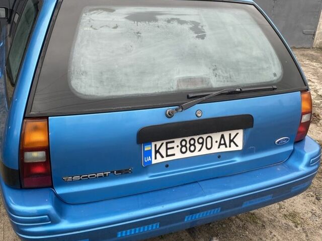 Синій Форд Ескорт, об'ємом двигуна 2 л та пробігом 170 тис. км за 2000 $, фото 2 на Automoto.ua