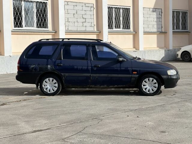 Синий Форд Эскорт, объемом двигателя 1.4 л и пробегом 200 тыс. км за 600 $, фото 6 на Automoto.ua