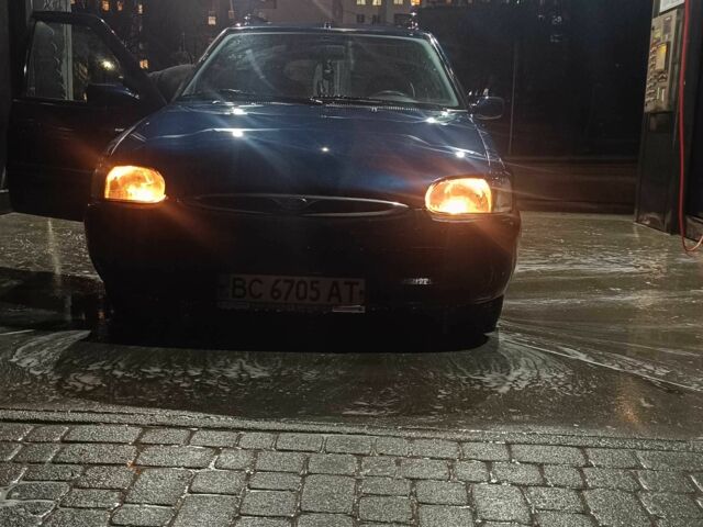 Синій Форд Ескорт, об'ємом двигуна 1.6 л та пробігом 1000 тис. км за 800 $, фото 1 на Automoto.ua