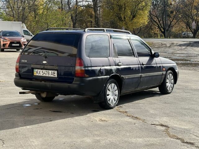 Синий Форд Эскорт, объемом двигателя 1.4 л и пробегом 200 тыс. км за 600 $, фото 2 на Automoto.ua