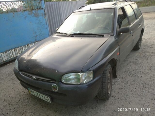 Синий Форд Эскорт, объемом двигателя 1.4 л и пробегом 300 тыс. км за 1300 $, фото 2 на Automoto.ua