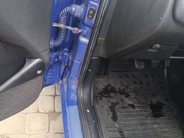 Синий Форд Эскорт, объемом двигателя 1.4 л и пробегом 41 тыс. км за 1600 $, фото 4 на Automoto.ua