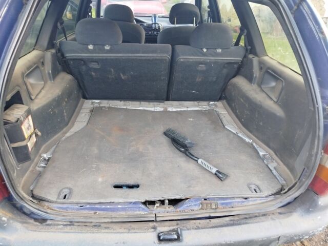 Синій Форд Ескорт, об'ємом двигуна 1.8 л та пробігом 300 тис. км за 1600 $, фото 6 на Automoto.ua