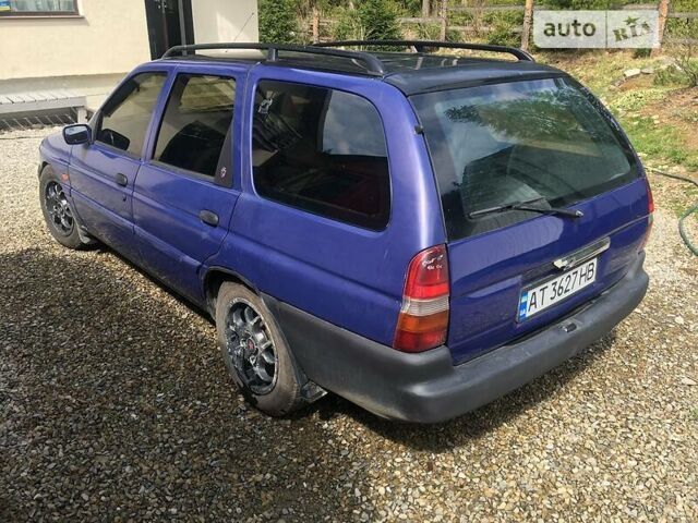 Синий Форд Эскорт, объемом двигателя 1.8 л и пробегом 78 тыс. км за 2098 $, фото 4 на Automoto.ua