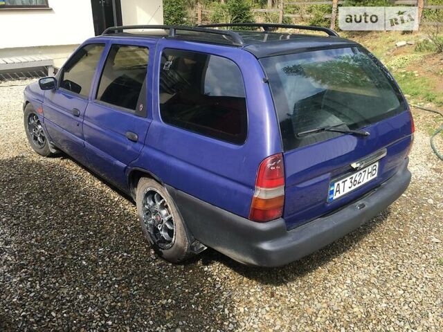Синий Форд Эскорт, объемом двигателя 1.8 л и пробегом 78 тыс. км за 2098 $, фото 6 на Automoto.ua