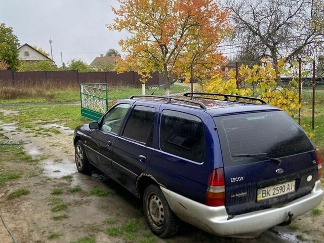 Синий Форд Эскорт, объемом двигателя 1.8 л и пробегом 250 тыс. км за 950 $, фото 4 на Automoto.ua