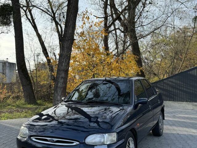 Синий Форд Эскорт, объемом двигателя 1.8 л и пробегом 300 тыс. км за 1000 $, фото 1 на Automoto.ua
