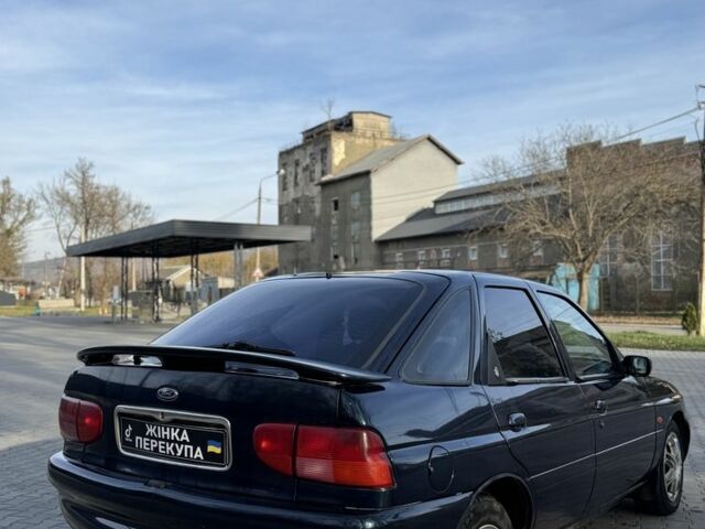 Синий Форд Эскорт, объемом двигателя 1.8 л и пробегом 300 тыс. км за 1000 $, фото 3 на Automoto.ua