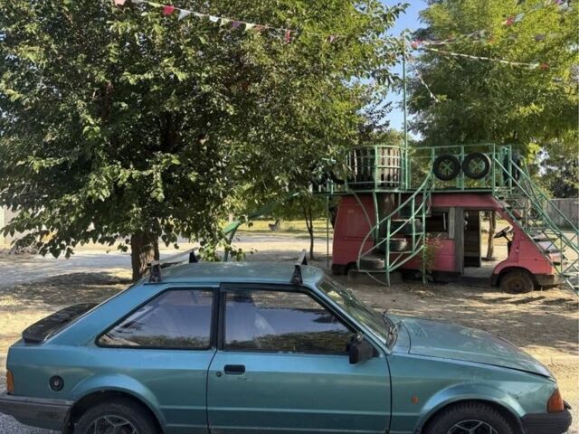 Зеленый Форд Эскорт, объемом двигателя 1.6 л и пробегом 100 тыс. км за 594 $, фото 1 на Automoto.ua