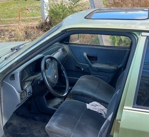 Зеленый Форд Эскорт, объемом двигателя 1.3 л и пробегом 200 тыс. км за 450 $, фото 2 на Automoto.ua