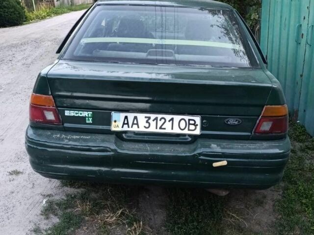 Зеленый Форд Эскорт, объемом двигателя 2 л и пробегом 150 тыс. км за 895 $, фото 3 на Automoto.ua
