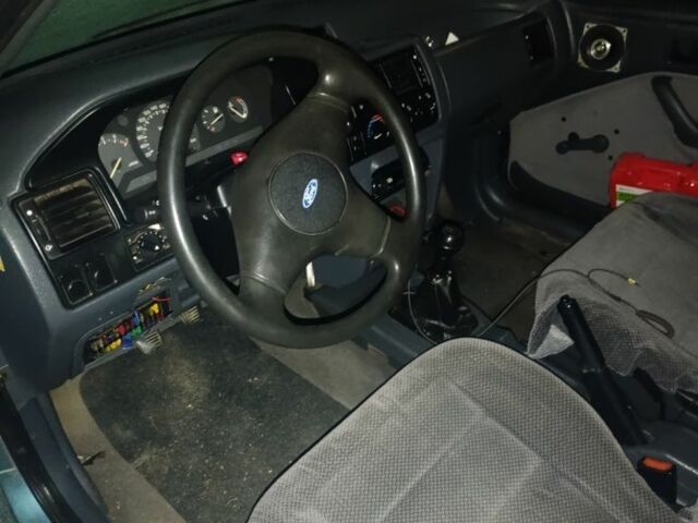 Зелений Форд Ескорт, об'ємом двигуна 0 л та пробігом 2 тис. км за 947 $, фото 6 на Automoto.ua