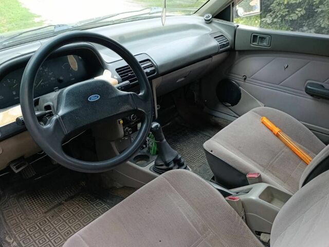 Зеленый Форд Эскорт, объемом двигателя 2 л и пробегом 150 тыс. км за 895 $, фото 2 на Automoto.ua