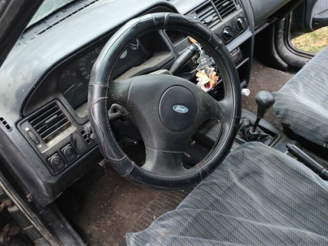 Зеленый Форд Эскорт, объемом двигателя 0 л и пробегом 999 тыс. км за 378 $, фото 17 на Automoto.ua