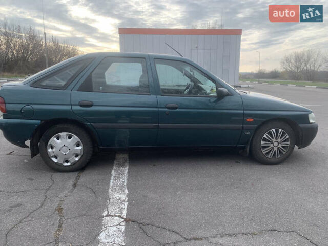 Зеленый Форд Эскорт, объемом двигателя 1.8 л и пробегом 216 тыс. км за 1900 $, фото 3 на Automoto.ua